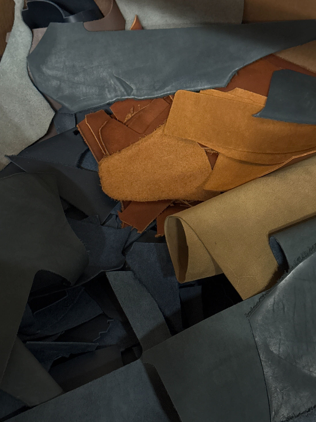 4lb Assorted USA Leather Scrap: Home Crafting & Decor