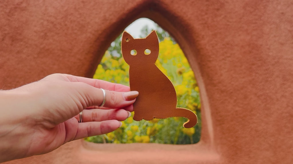 Video of the leather cat bag charm