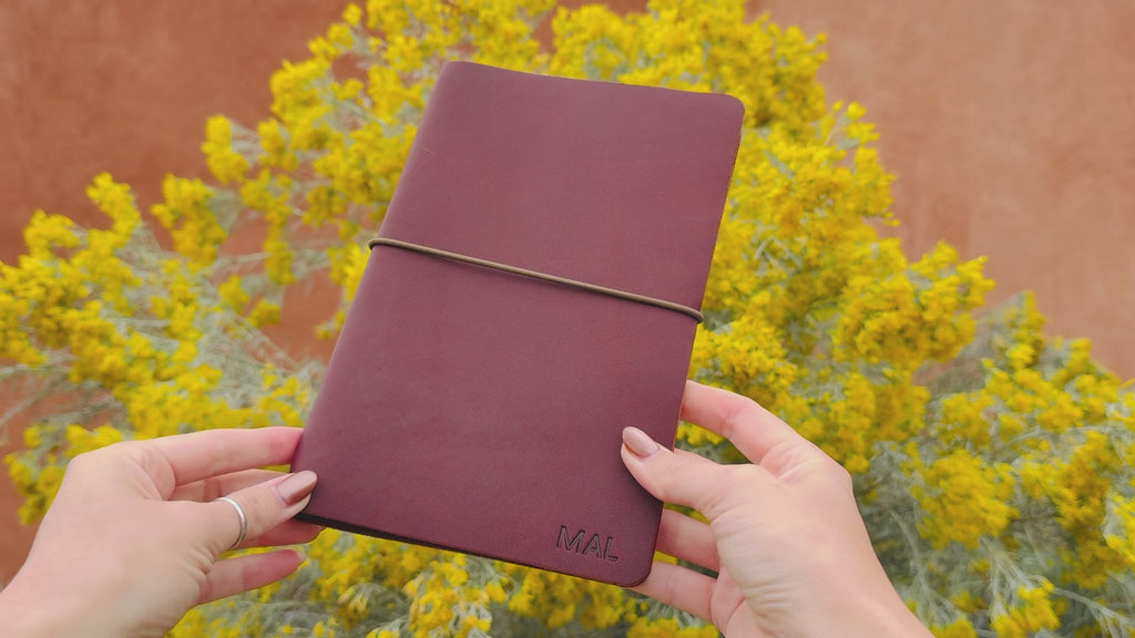 Video of the medium leather traveler's notebook